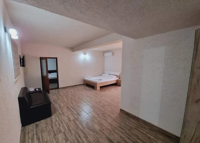 Andri Mar Πανσιόν